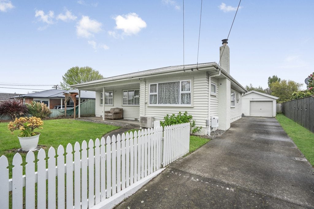 86 Garden Road, Avalon, Lower Hutt - Carousel 1