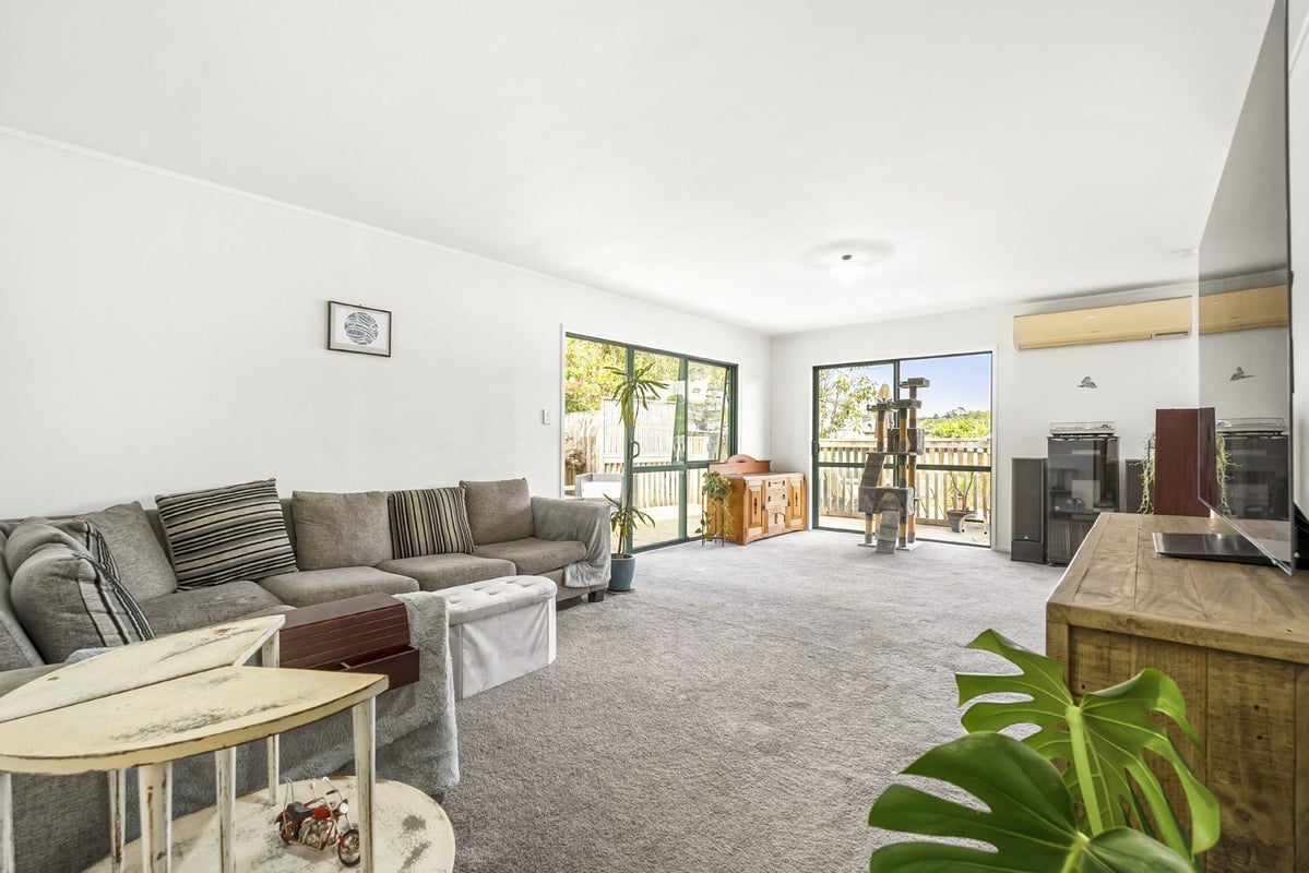 4 Spinella Drive, Bayview, Auckland - Carousel 2