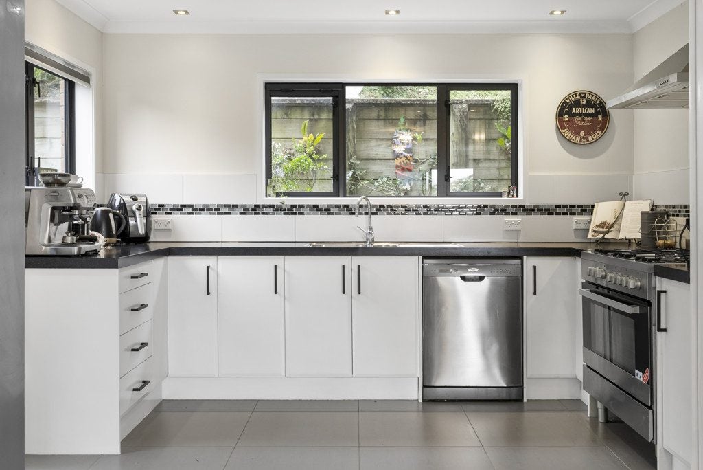 16 Shrewsbury Close, Bethlehem, Tauranga - Carousel 2