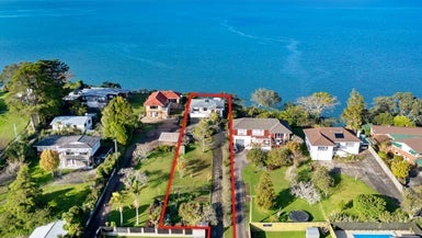 28 Cliff View Drive, Green Bay, Auckland - Carousel 1