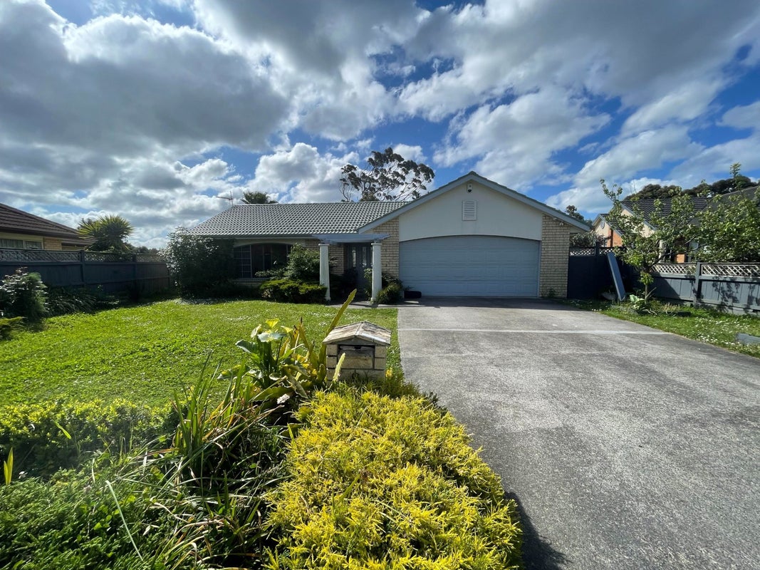 8 Atworth Way, Burswood, Auckland - Carousel 1