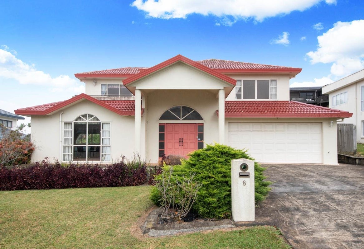 8 Belleaire Court, West Harbour, Auckland - Carousel 1