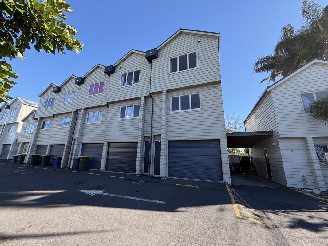 2/4 Keeling Road, Henderson, Auckland - Carousel 2