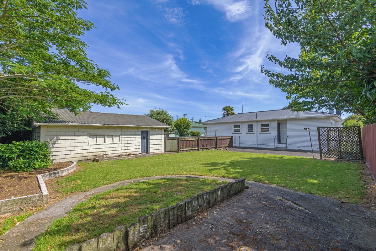 630 Queen Street East, Levin, Levin - Carousel 14