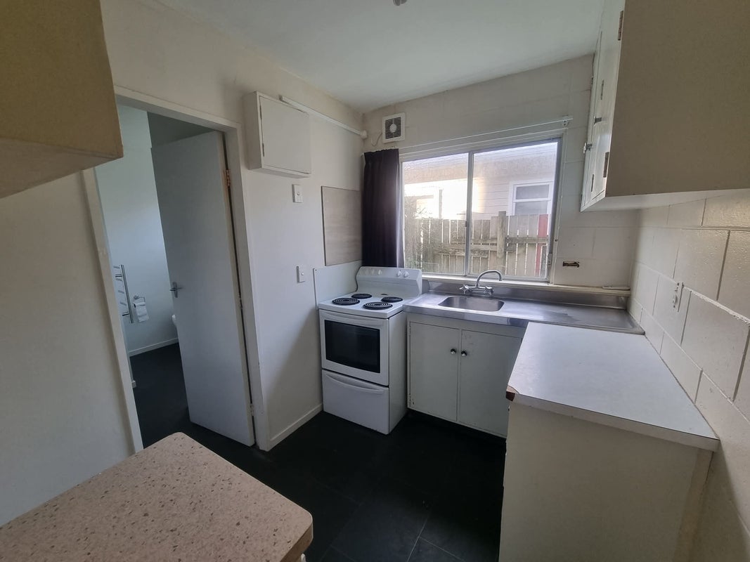 2/12 Wood Street, Wallaceville, Upper Hutt - Carousel 2
