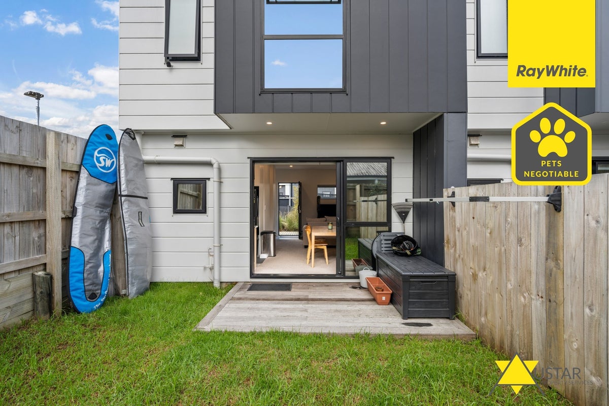 4/26 Toru Street, Te Atatu Peninsula, Auckland - Carousel 1