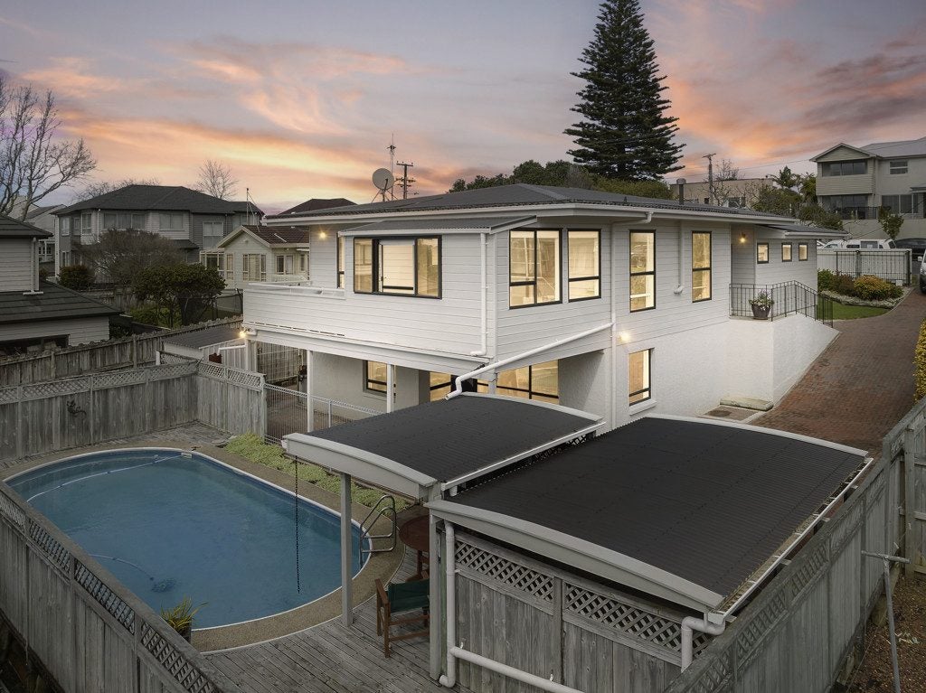 1/15 Quebec Road, Milford, Auckland - Carousel 2