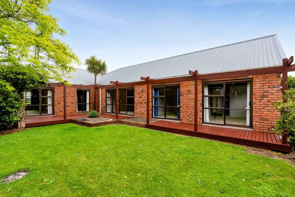 3 Elder Grove, Whalers Gate, New Plymouth - Carousel 1