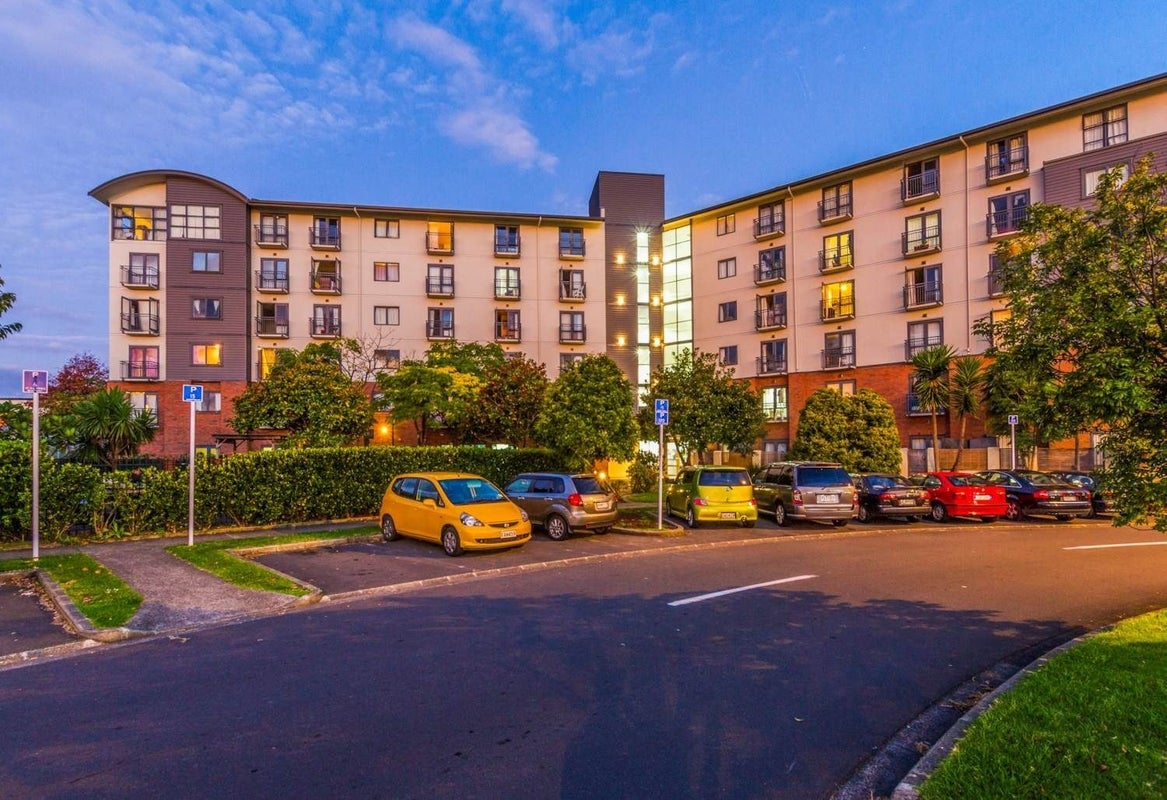4S/10 Crown Lynn Place, New Lynn, Auckland - Carousel 1