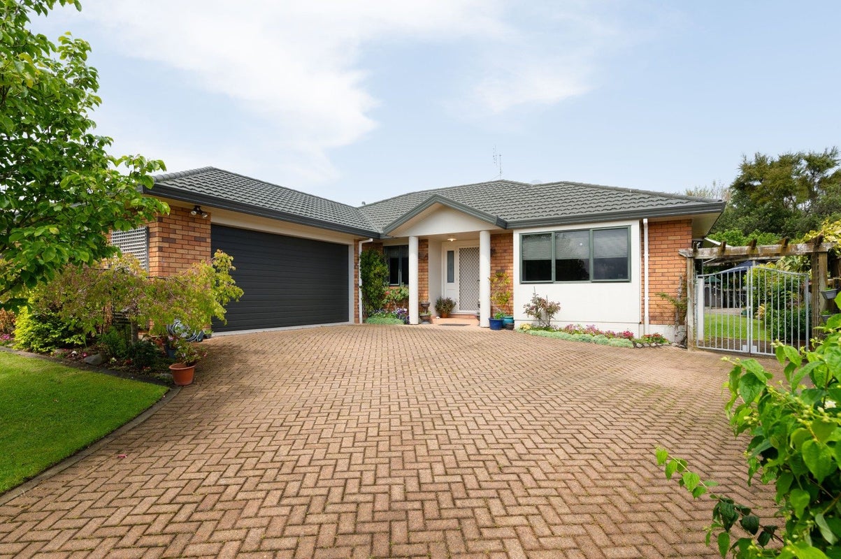 11 Ben Lomond Place, Nawton, Hamilton - Carousel 1