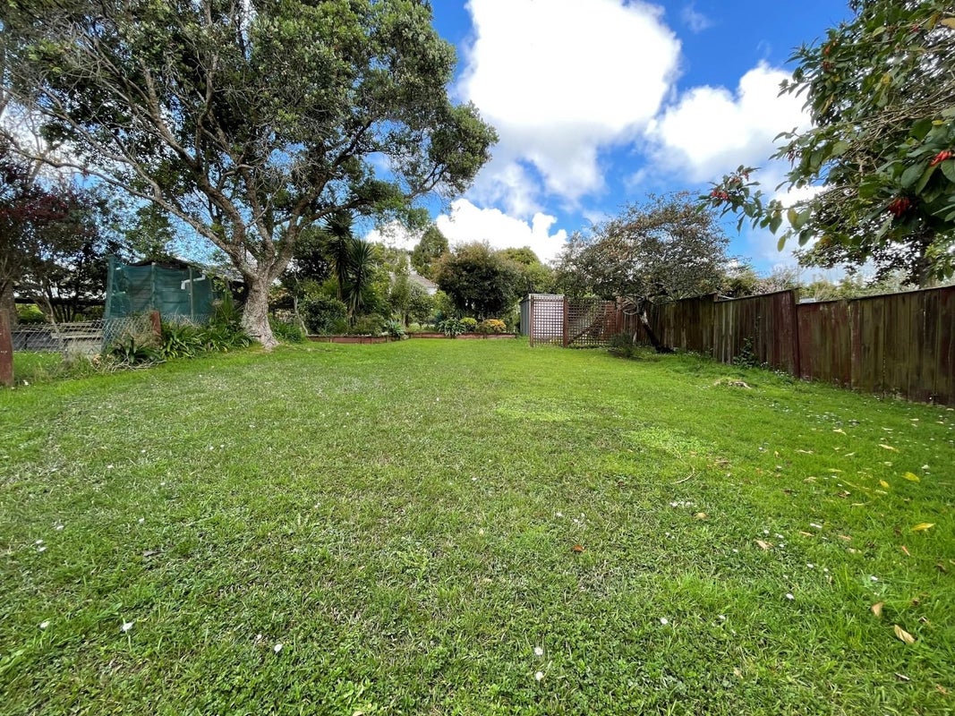 90 Cliff View Drive, Green Bay, Auckland - Carousel 18