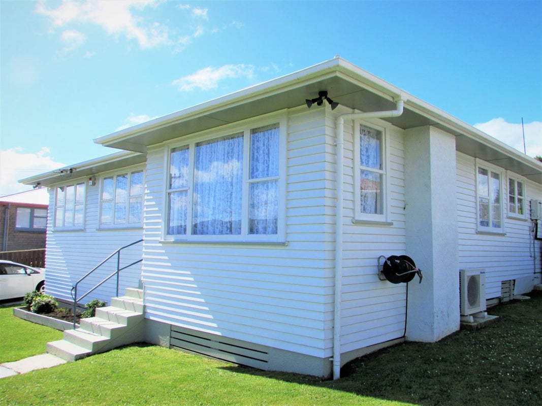 13 Driver Crescent, Cannons Creek, Porirua - Carousel 1