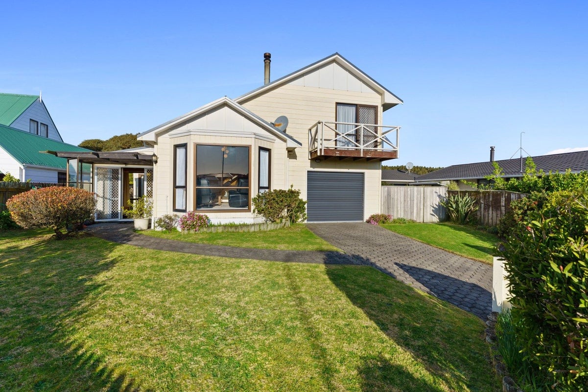36 Simcox Street, Otaki Beach, Otaki - Carousel 26