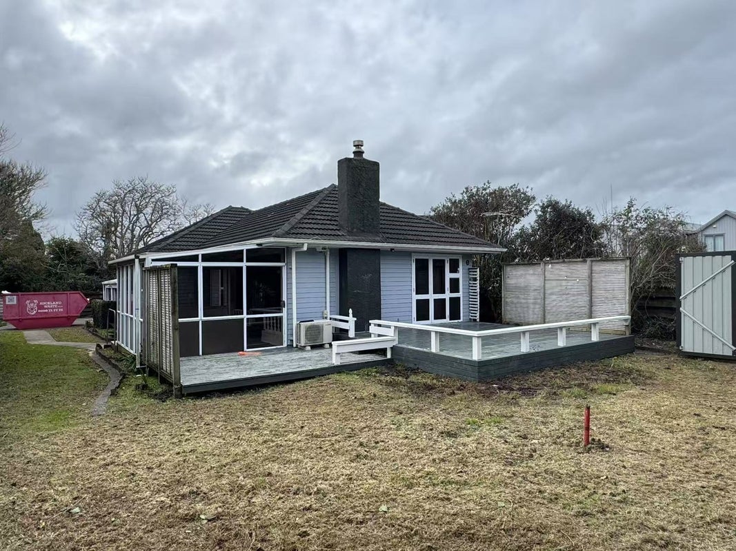 25 Moor Avenue, Te Atatu Peninsula, Auckland - Carousel 2