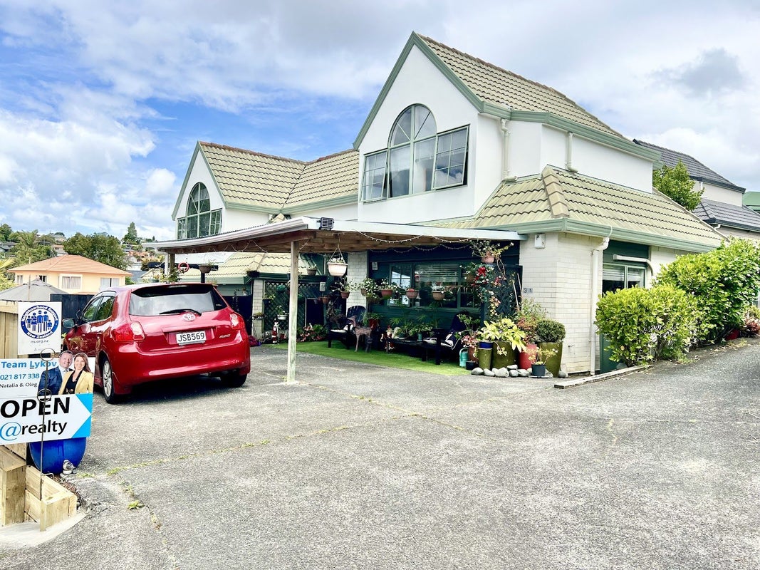 1/3 Pelican Lane, Unsworth Heights, Auckland - Carousel 1