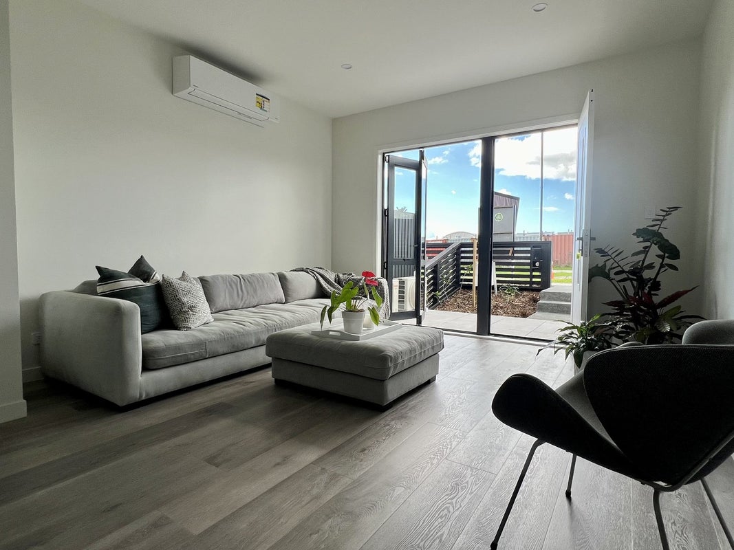 28 Long George Drive, Totara Park, Auckland - Carousel 2