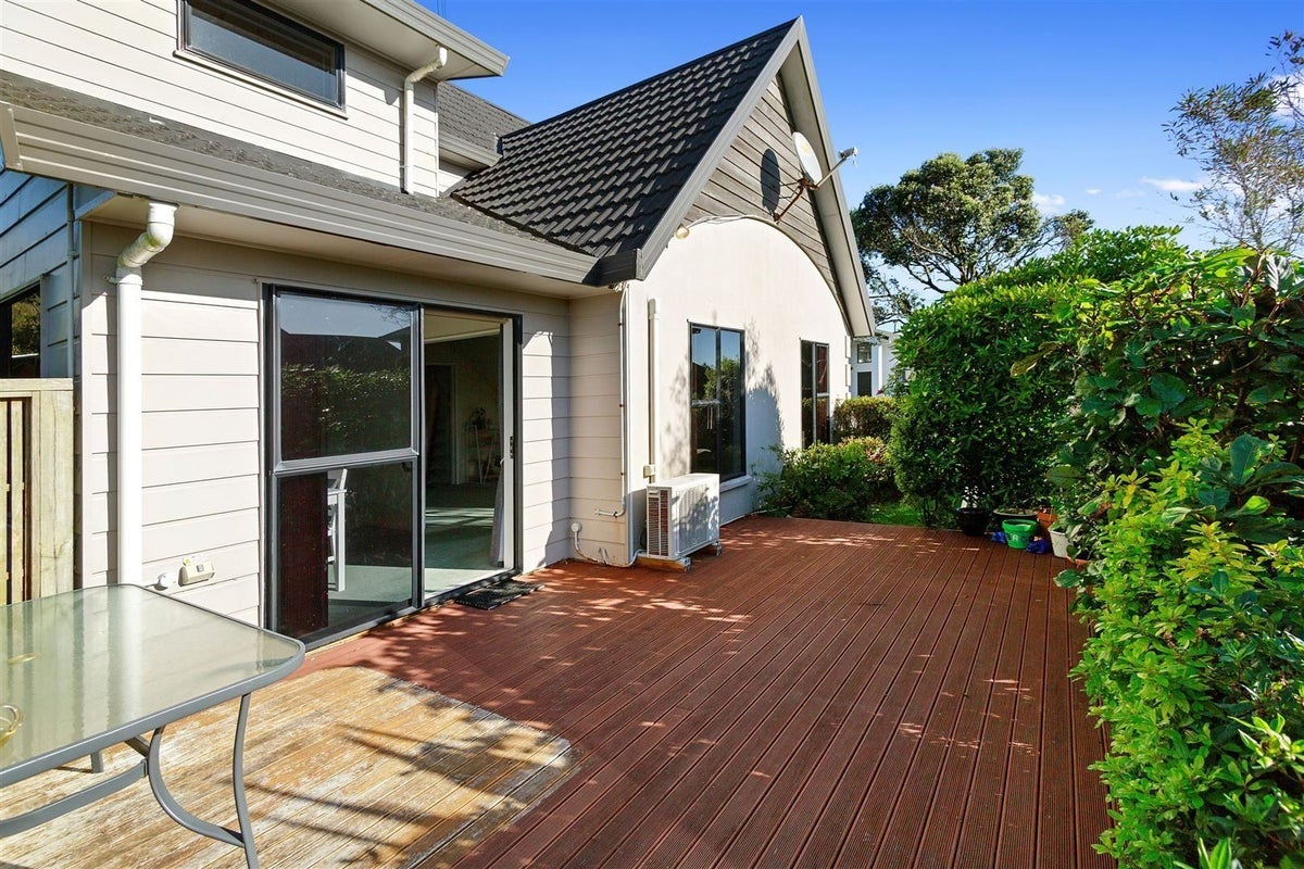 12 Northwood Close, Woodridge, Wellington - Carousel 15