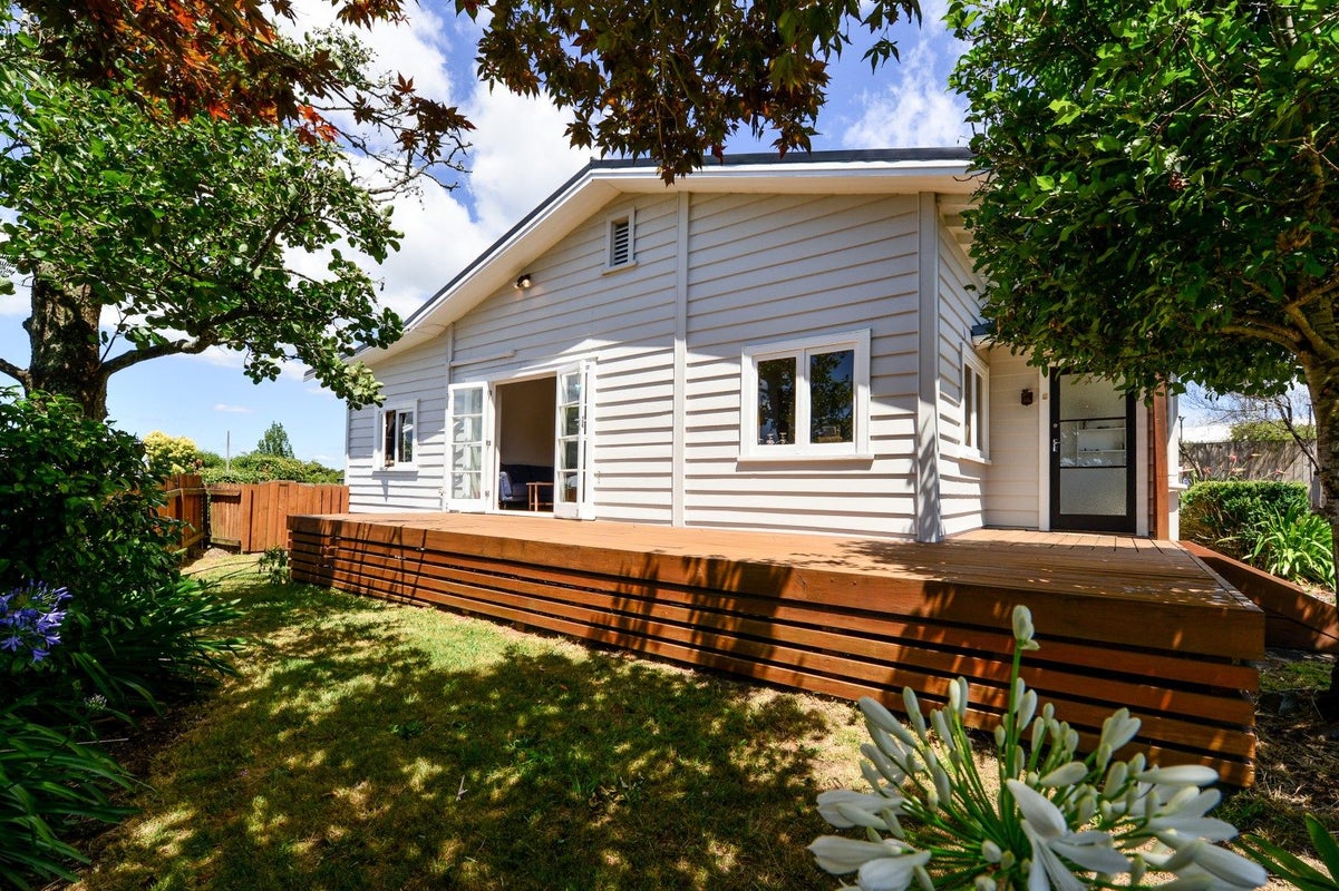 75 Tuhikaramea Road, Dinsdale, Hamilton - Carousel 1