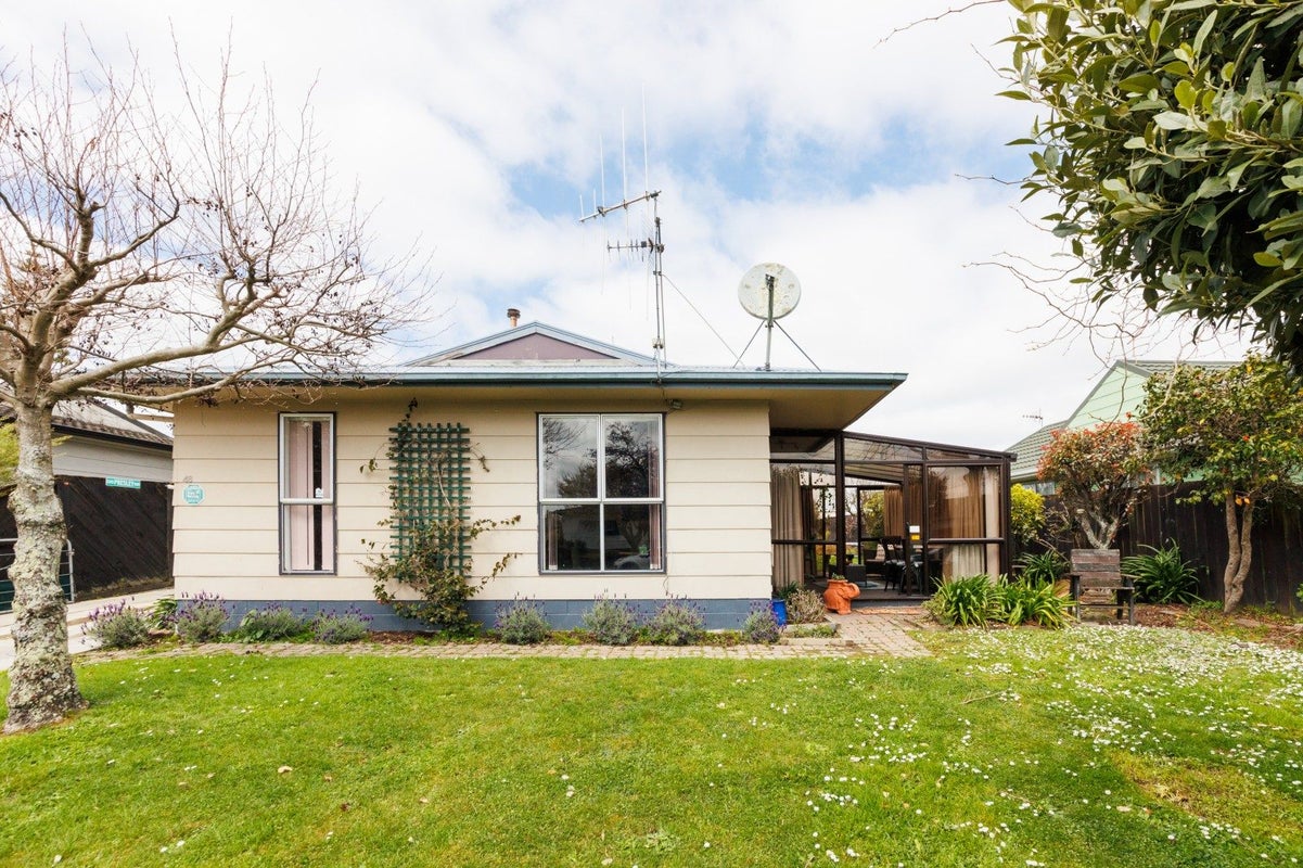 48 Hillcrest Drive, Kelvin Grove, Palmerston North - Carousel 1