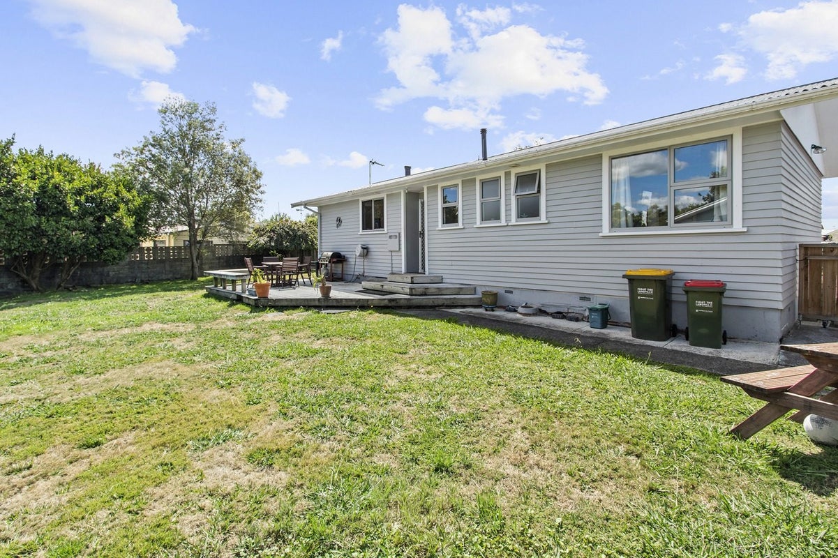 24 Susan Place, Deanwell, Hamilton - Carousel 19