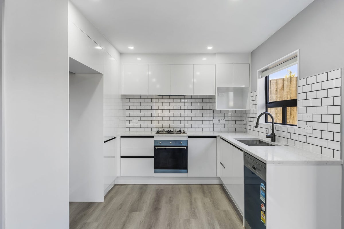 34A Ennismore Road, Mount Albert, Auckland - Carousel 1