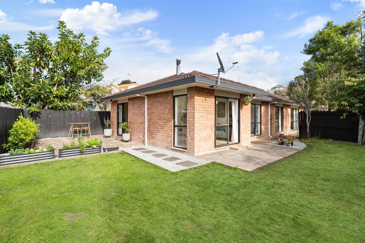 28 Milan Drive, Glen Eden, Auckland - Carousel 1