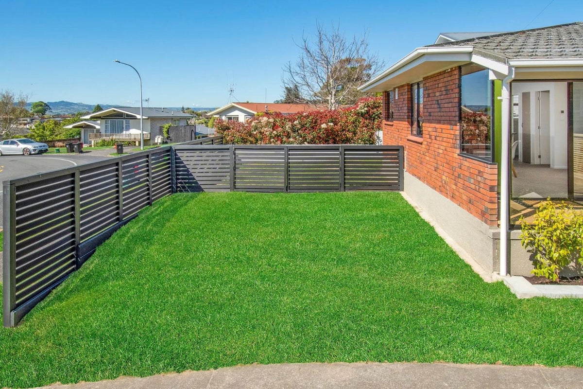 25 Whitaker Street, Otumoetai, Tauranga - Carousel 2