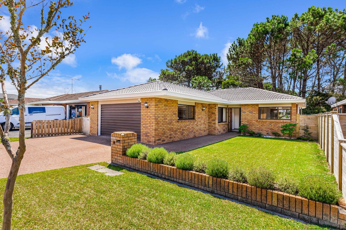 1/65 Granville Drive, Massey, Auckland - Carousel 2