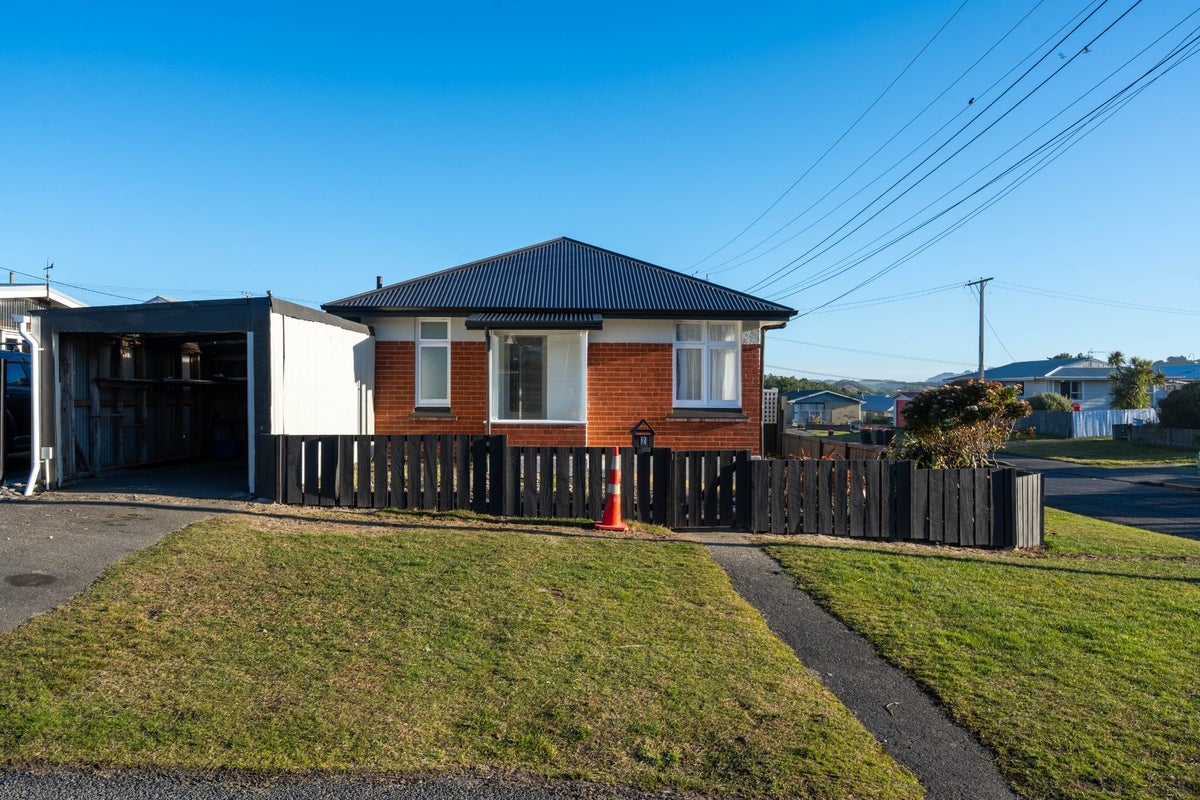 2 Lombardy Street, Ocean Grove, Dunedin - Carousel 1