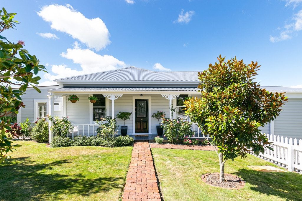 8 Clifford Road, Johnsonville, Wellington - Carousel 1