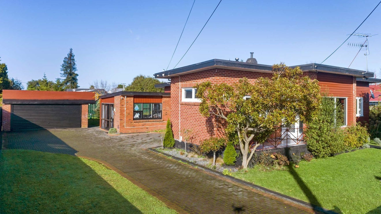 7 Isobel Street, Fairy Springs, Rotorua - Carousel 1