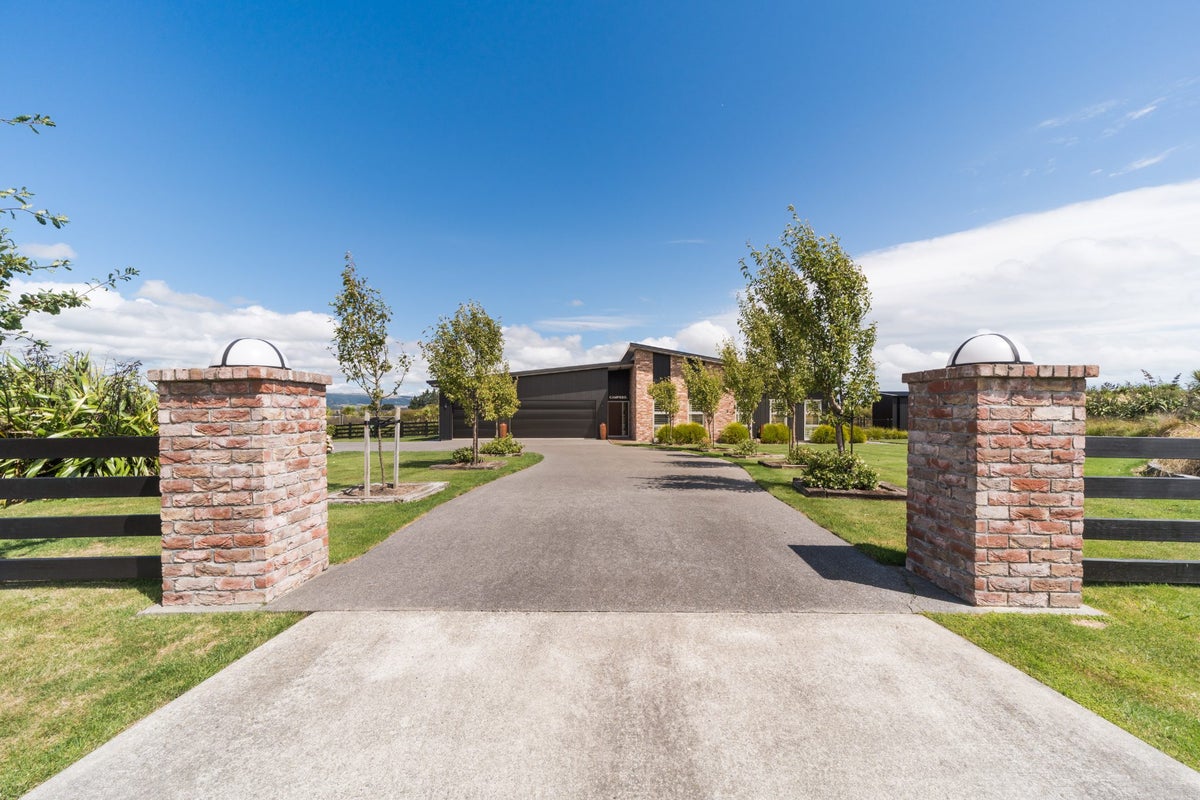 9 Paterson Lane, Kelvin Grove, Palmerston North - Carousel 42