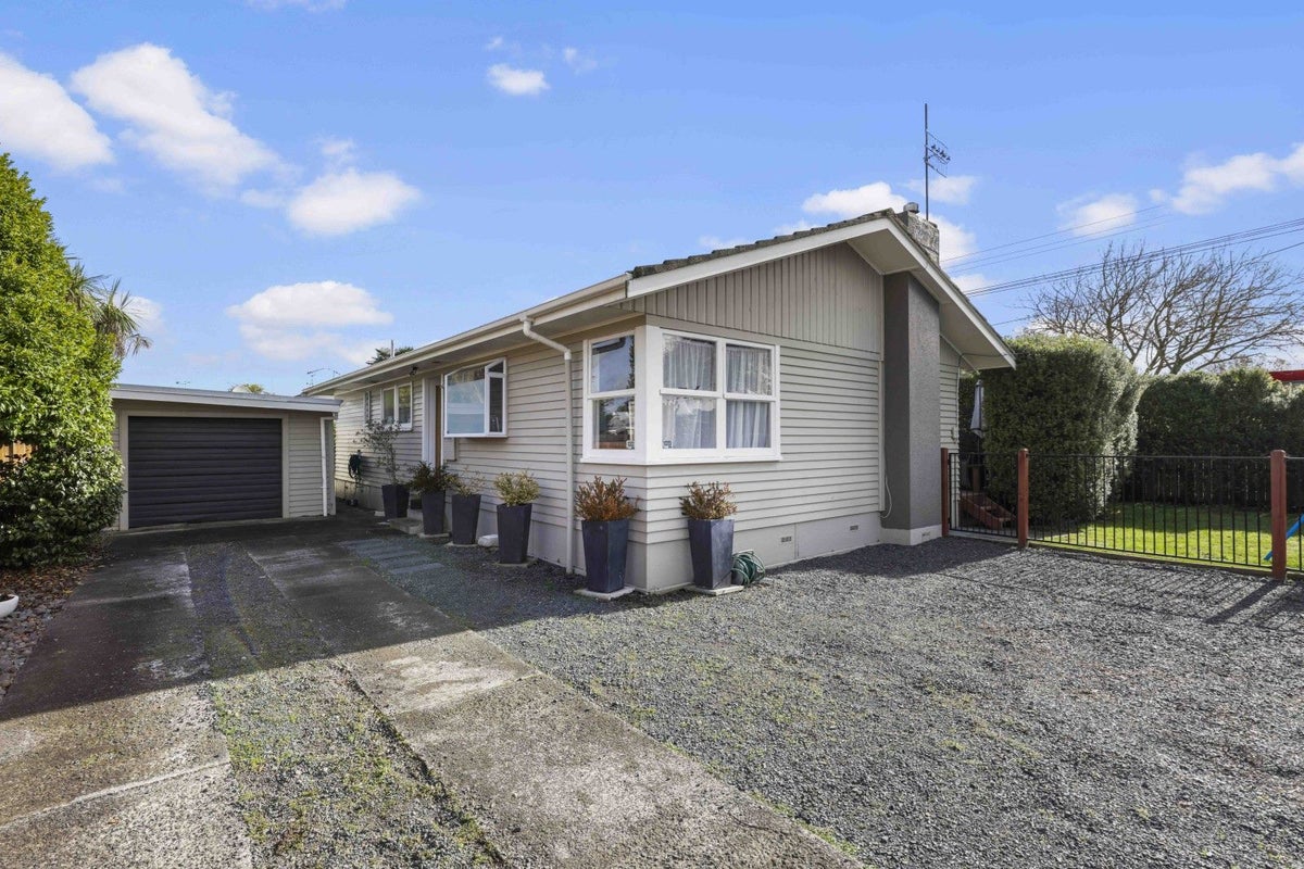 13 Leong Avenue, Dinsdale, Hamilton - Carousel 2