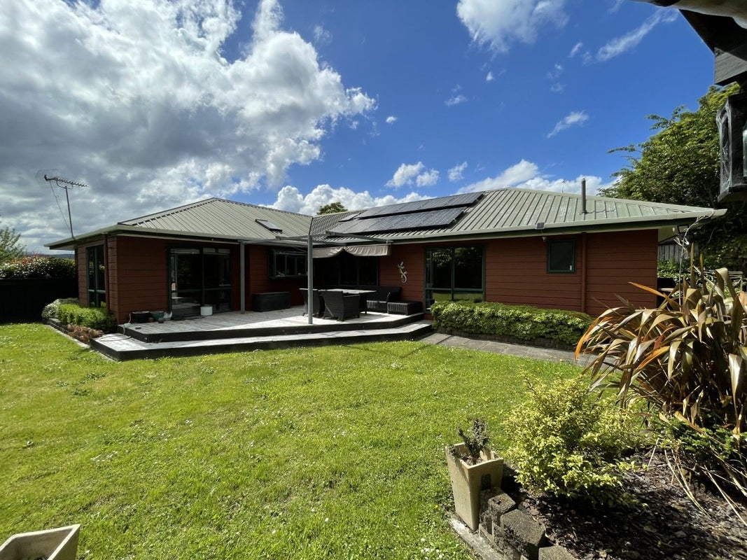 9 Carlow Grove, Birchville, Upper Hutt - Carousel 2