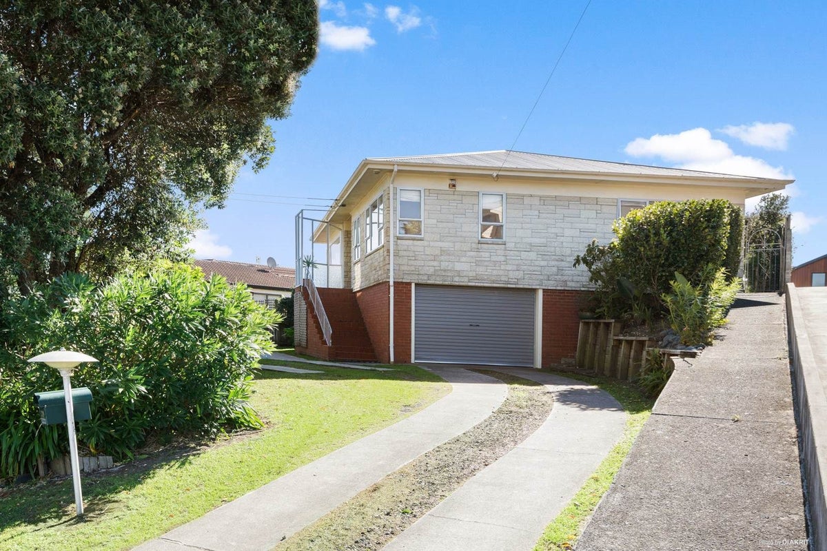 30 Devon Road, Bucklands Beach, Auckland - Carousel 1