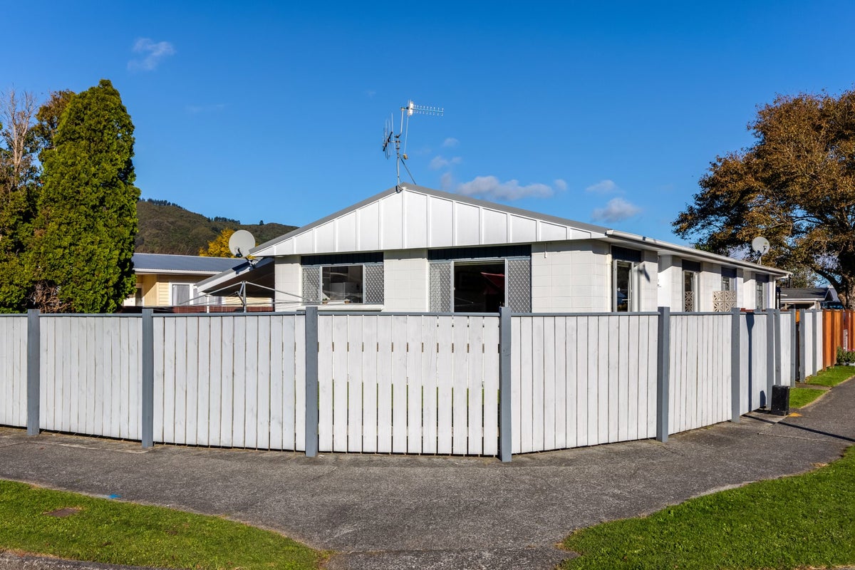 1/2 Matthews Road, Wainuiomata, Lower Hutt - Carousel 23
