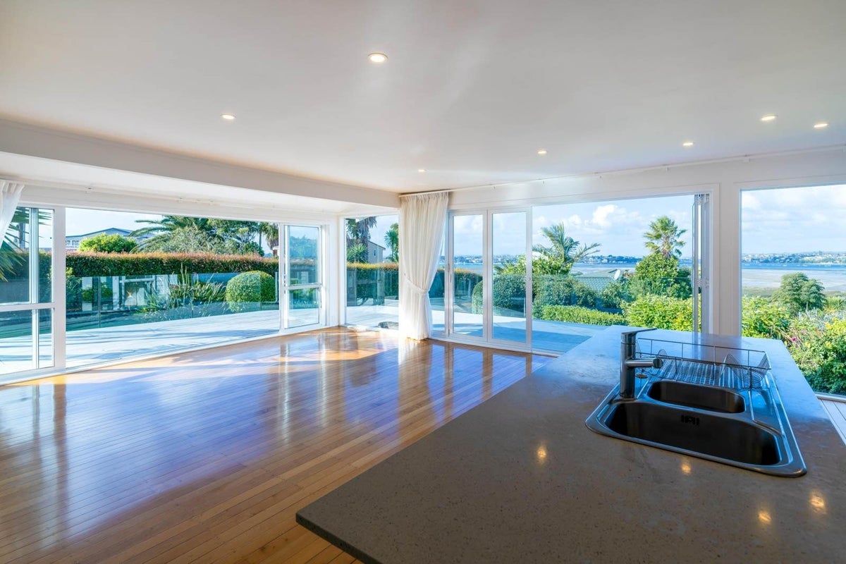 1A California Place, Wai o Taiki Bay, Auckland - Carousel 2