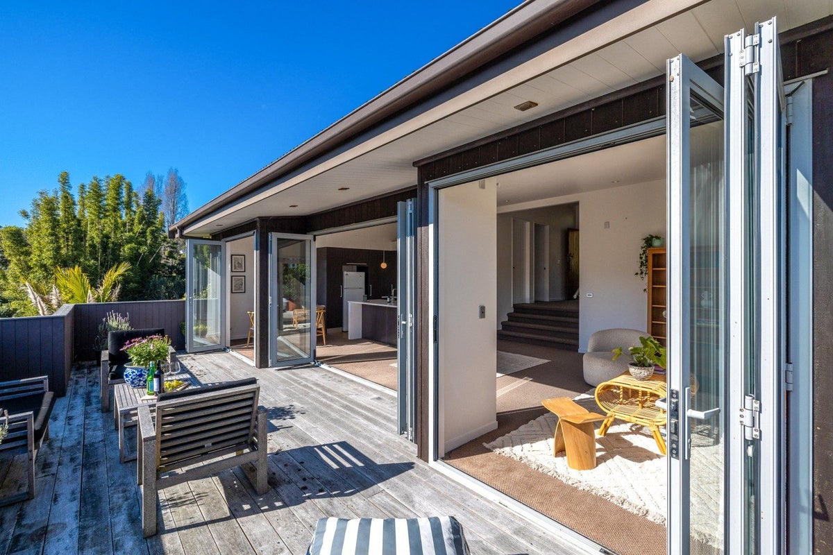27 Ocean Road, Surfdale, Waiheke Island - Carousel 1