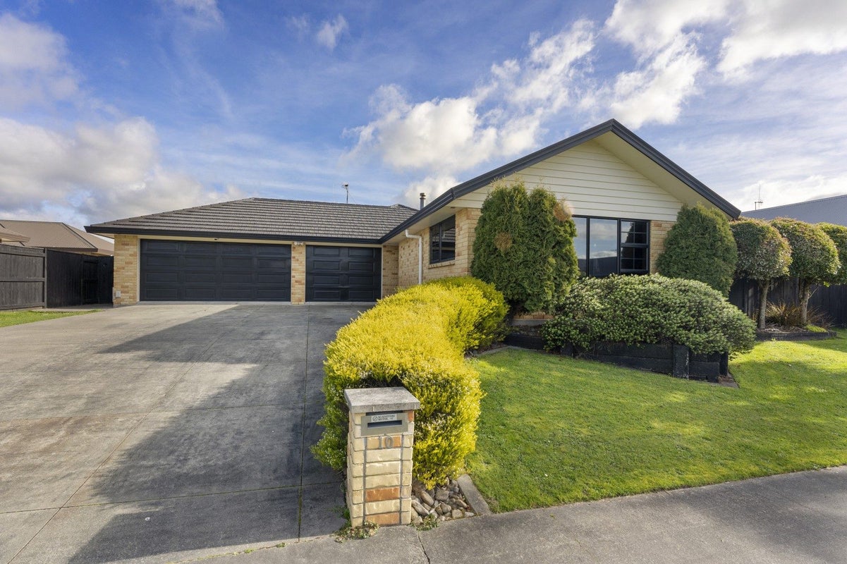 10 Rodeo Drive, Kelvin Grove, Palmerston North - Carousel 1