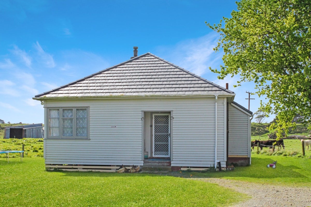 559 Napier Road, Whakarongo, Palmerston North - Carousel 1