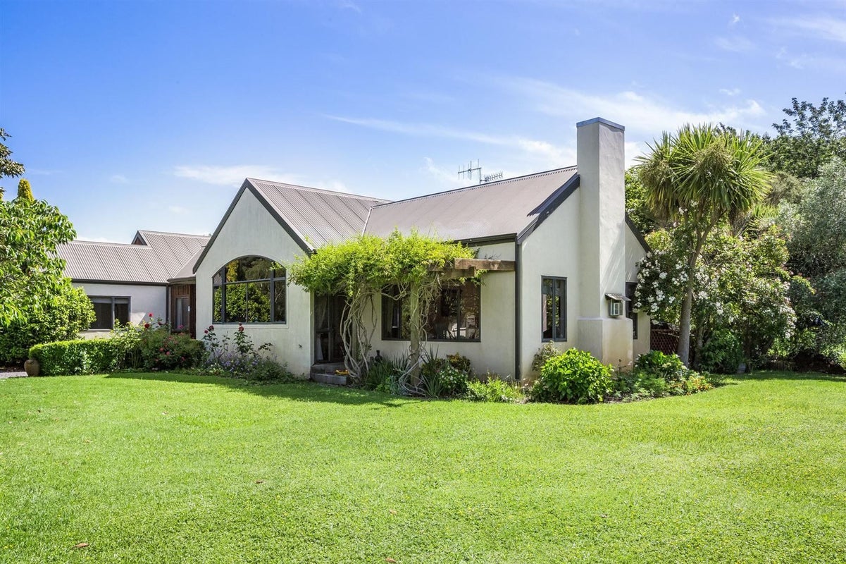 8 Conifer Court, Raumati Beach, Paraparaumu - Carousel 2