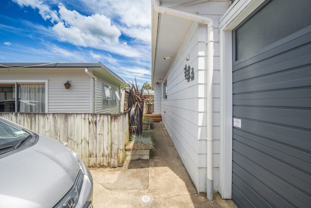 18A Saxbys Road, Glenview, Hamilton - Carousel 16