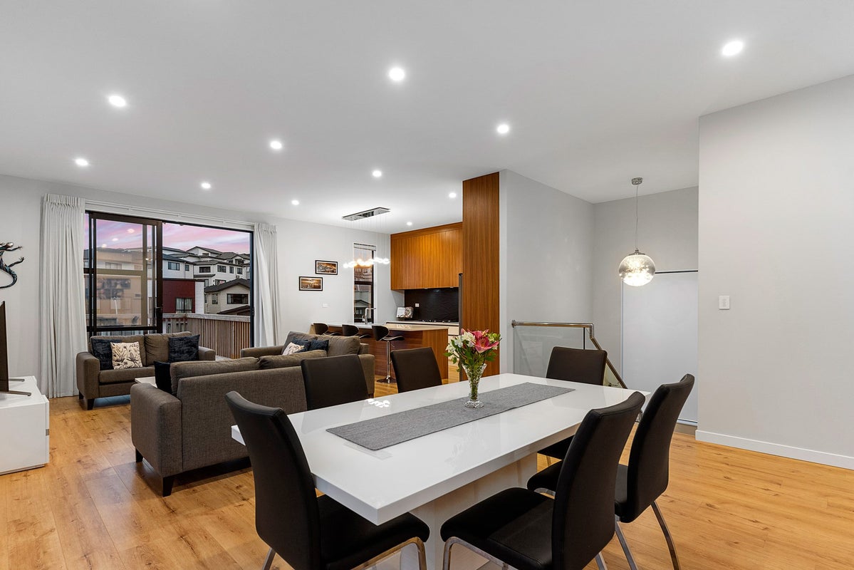 14 Baumea Rise, Massey, Auckland - Carousel 1