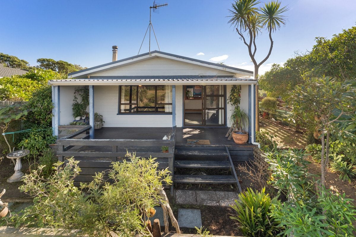 4 Moana Street, Otaki Beach, Otaki - Carousel 1