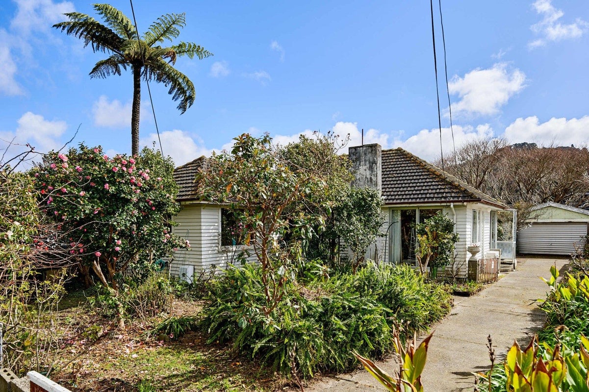 185 Taita Drive, Avalon, Lower Hutt - Carousel 1