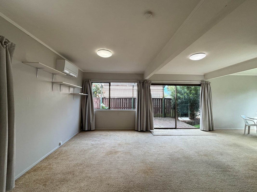 9B Highland Park Drive, Highland Park, Auckland - Carousel 1