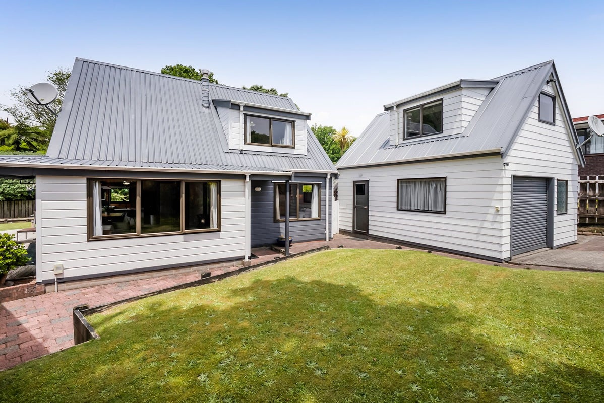 63 Pembroke Street, Westown, New Plymouth - Carousel 19