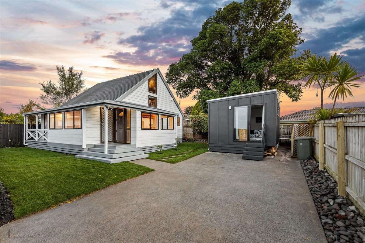 9A Fitzwater Place, Henderson, Auckland - Carousel 1