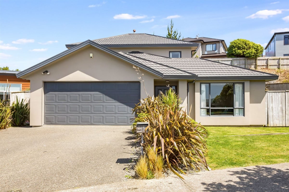 15 Milford Street, Aotea, Porirua - Carousel 1