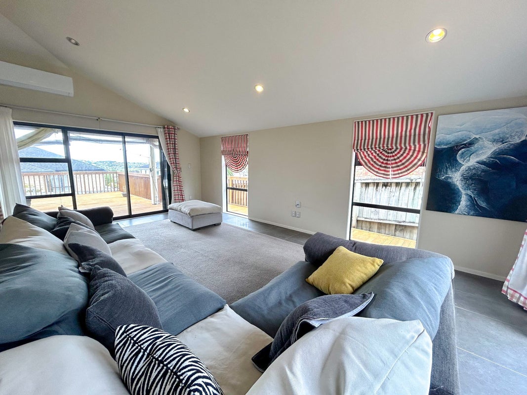 21 Namsan Close, Fairview Heights, Auckland - Carousel 2